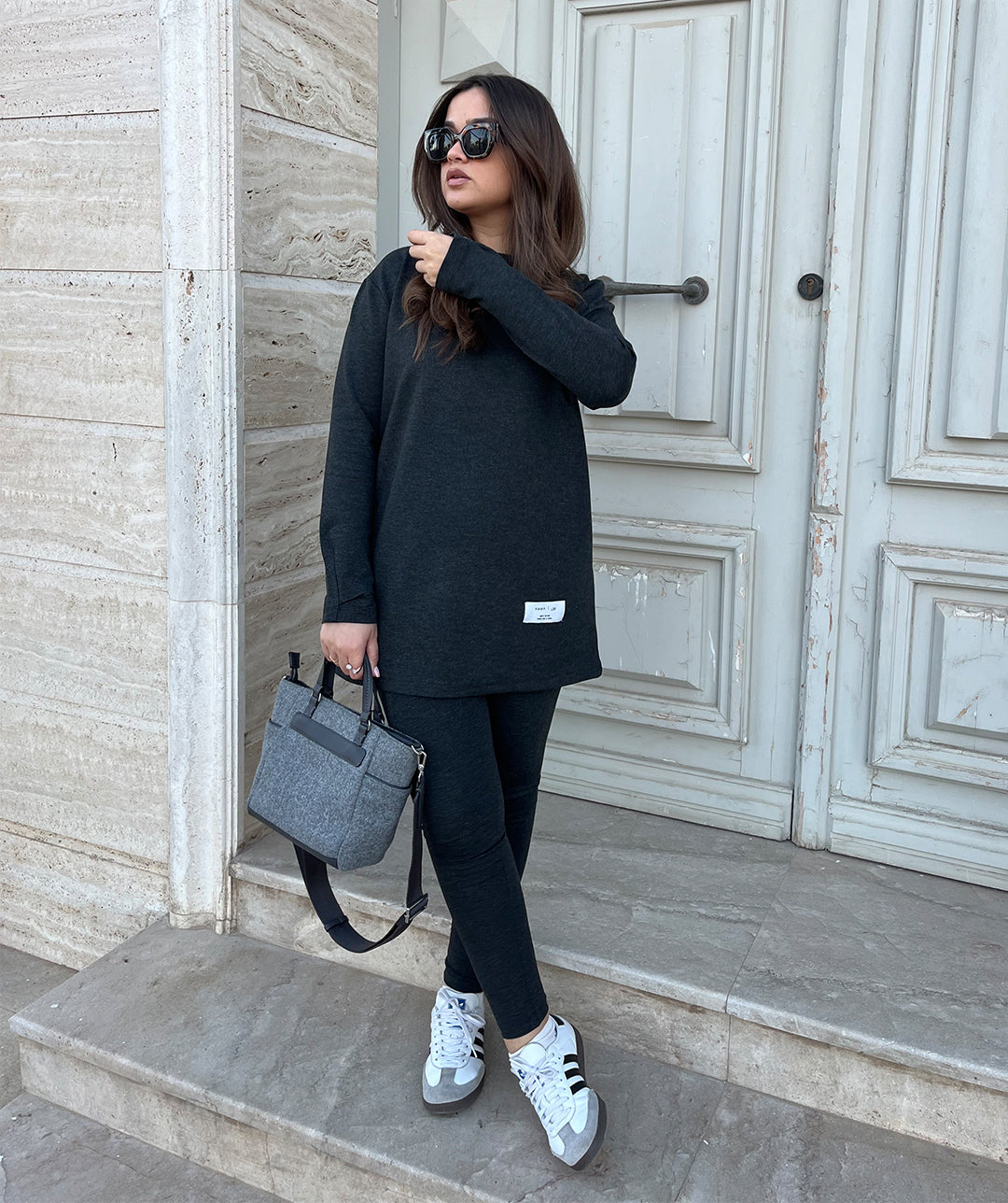 Ensemble Avani Oversized Shirt + Leggings