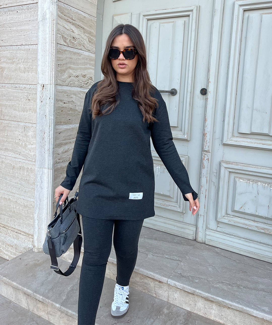 Ensemble Avani Oversized Shirt + Leggings